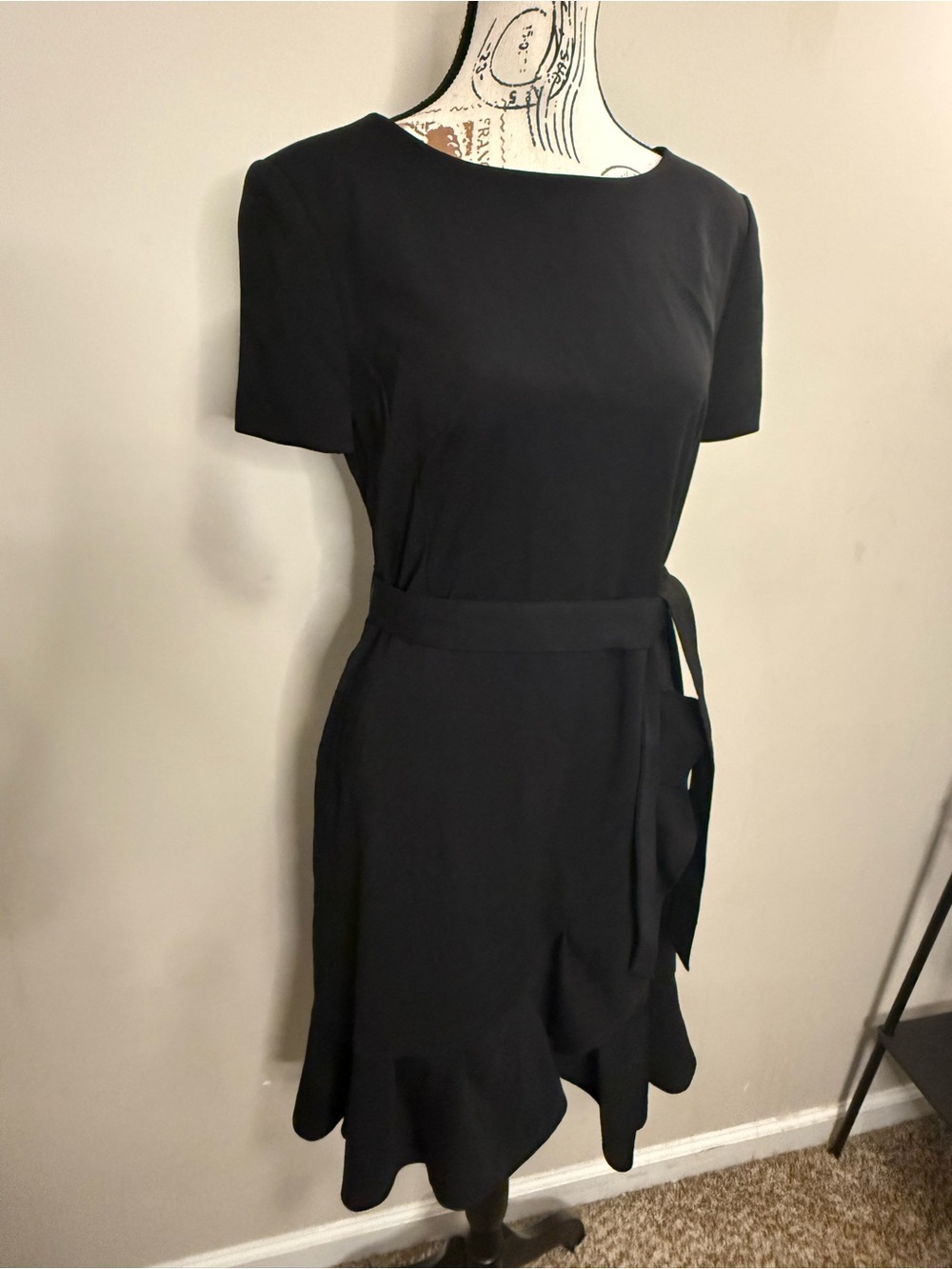 Calvin Klein Black Short-Sleeve Ruffle Wrap Midi Dress with Waist Tie - Size 8 - Picture 6 of 10